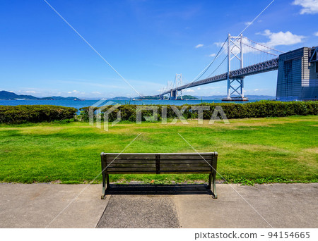 眺望瀨戶大橋的長椅(香川縣坂出市) 眺望瀨戶大橋的長椅(香川縣坂出市) 94154665