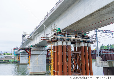 Osaka Prefecture Hankyu Line continuous grade separation construction Kanzakigawa Bridge 94154713