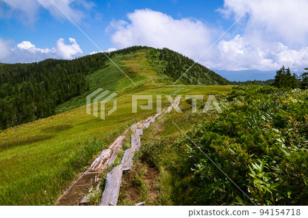 從中文山方向看到的會津駒嶽山頂 94154718