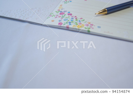 Note paper and pen Note paper and pen 94154874