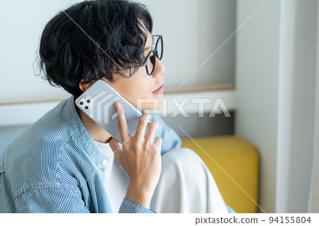 年輕人呼籲智能手機 94155804