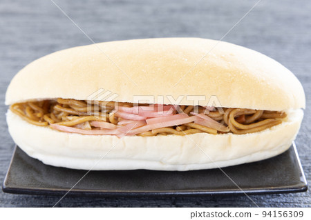 Delicious yakisoba bread 94156309