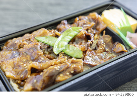 美味的豬肉燒烤午餐 94159800