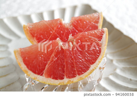 Fresh grapefruit served in a cool bowl Fresh grapefruit served in a cool bowl 94160038