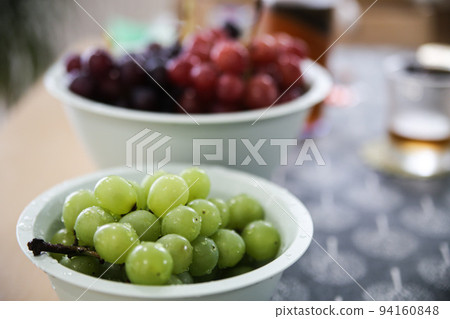 grapes in the morning grapes in the morning 94160848
