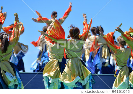 神戶夜來舞妓會場 年輕人的動感舞蹈表演 神戶夜來舞妓會場 年輕人的動感舞蹈表演 94161045