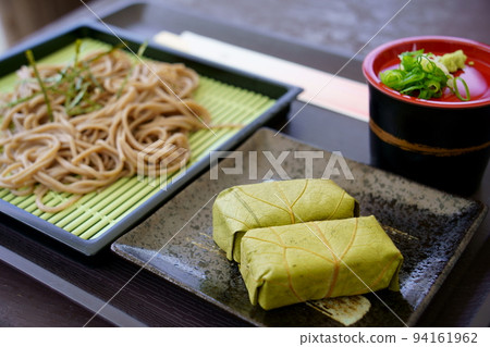 Zaru soba and persimmon leaf sushi set Zaru soba and persimmon leaf sushi set 94161962