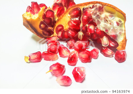 Close up of ripe pomegranate fruit Close up of ripe pomegranate fruit 94163974