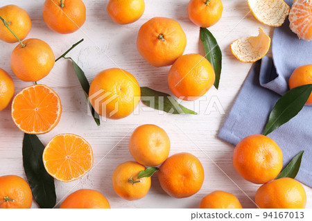 Fresh ripe tangerines on white wooden table, flat lay 94167013