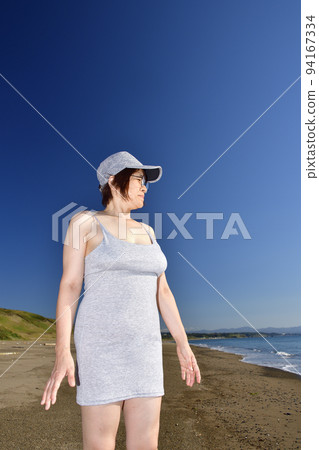 Shoot a portrait of a woman on the coast of Esashi, Hokkaido in summer Shoot a portrait of a woman on the coast of Esashi, Hokkaido in summer 94167334