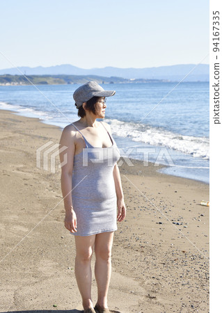 Shoot a portrait of a woman on the coast of Esashi, Hokkaido in summer Shoot a portrait of a woman on the coast of Esashi, Hokkaido in summer 94167335