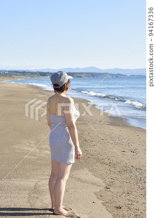 Shoot a portrait of a woman on the coast of Esashi, Hokkaido in summer Shoot a portrait of a woman on the coast of Esashi, Hokkaido in summer 94167336