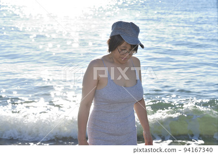 Shoot a portrait of a woman on the coast of Esashi, Hokkaido in summer Shoot a portrait of a woman on the coast of Esashi, Hokkaido in summer 94167340