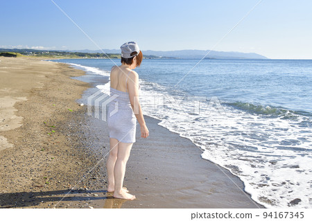 Shoot a portrait of a woman on the coast of Esashi, Hokkaido in summer Shoot a portrait of a woman on the coast of Esashi, Hokkaido in summer 94167345