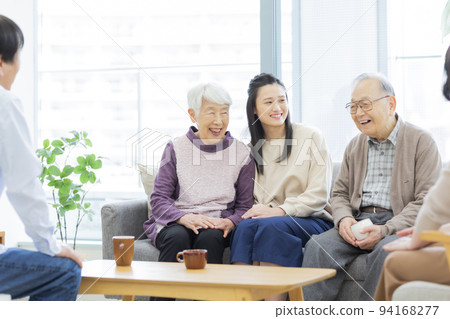 三代家庭孫子祖母祖父 94168277