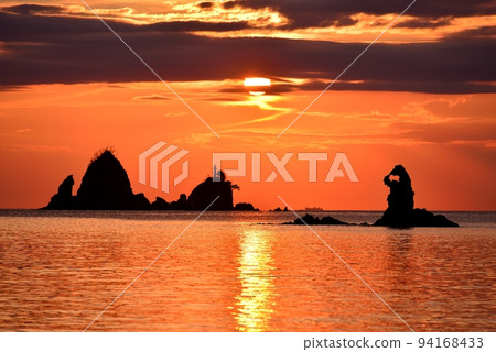 Otago Beach Godzilla Rock Sunset 94168433
