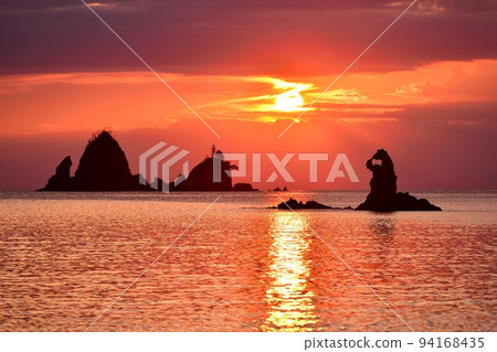 Otago Beach Godzilla Rock Sunset Otago Beach Godzilla Rock Sunset 94168435