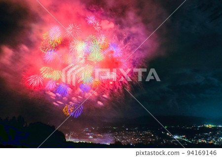 五顏六色的煙花 五顏六色的煙花 94169146
