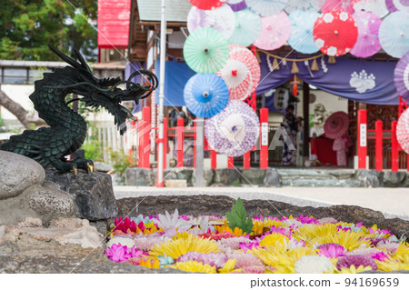 Beskoe Shrine's Hanasui (Chrysanthemum Festival), Nagoya City 94169659