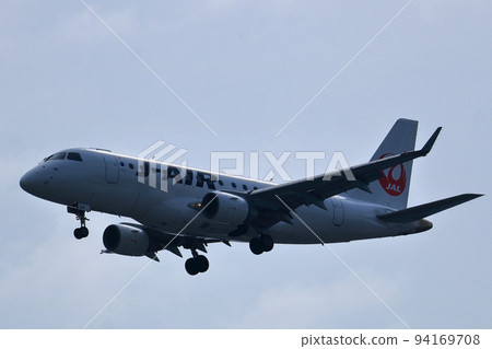 Osaka International Airport JAL Airplane Landing Ready Senri Kawajiri 94169708