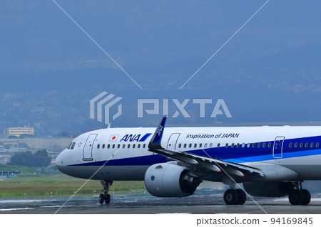 大阪國際機場 ANA 飛機起飛準備就緒 川尻千里 大阪國際機場 ANA 飛機起飛準備就緒 川尻千里 94169845