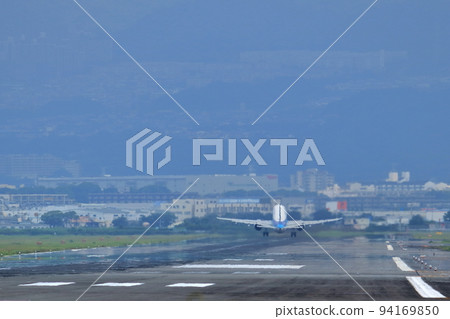大阪國際機場 ANA 飛機起飛準備就緒 川尻千里 大阪國際機場 ANA 飛機起飛準備就緒 川尻千里 94169850