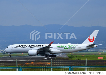 Osaka International Airport JAL AIRBUS A350 Plane Takeoff Senri Kawajiri 94169946