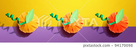 Paper craft autumn pumpkins 94170098