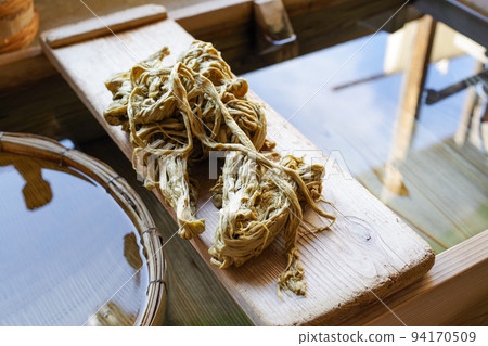 Raw materials for Echizen Washi, a traditional craft of Fukui Prefecture Raw materials for Echizen Washi, a traditional craft of Fukui Prefecture 94170509