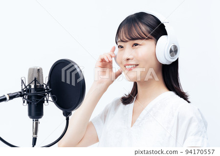 Young woman singing with white headphones 94170557