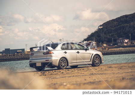 國產跑車轎車銀色拉力賽車 94171013