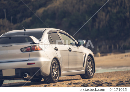 國產跑車轎車銀色拉力賽車 94171015