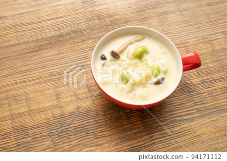 毛豆和shimeji蘑菇蛤蜊濃湯 毛豆和shimeji蘑菇蛤蜊濃湯 94171112