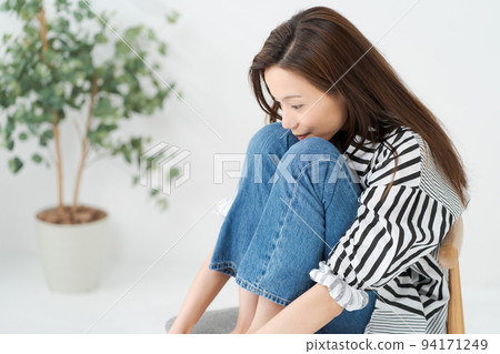 long hair woman portrait long hair woman portrait 94171249