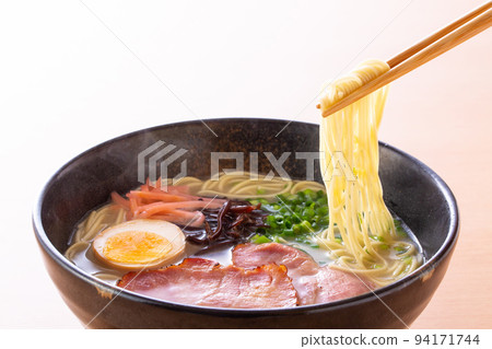 Eat pork bone ramen 94171744