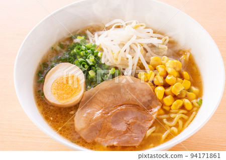 Eat miso ramen　 94171861