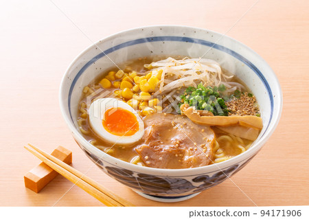 Eat miso ramen　 94171906