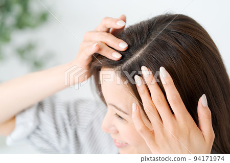 Hair care for women in their 30s Hair care for women in their 30s 94171974