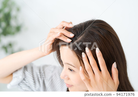 Hair care for women in their 30s 94171976