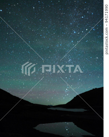 Mt. Norikura in summer Tsurugaike and Cassiopeia reflecting the starry sky 94171990