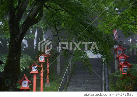雨後霧氣籠罩的神秘熊野古泰神社 雨後霧氣籠罩的神秘熊野古泰神社 94172083