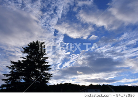 Refreshing Karuizawa morning sky and clouds 94172086