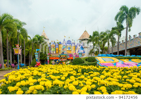 PATHUMTHANI, THAILAND – DEC. 21, 2018: Dream World amusement park near  Bangkok is one of Thailand's famous theme parks. Visitors come to enjoy for  fun Stock Photo - Alamy