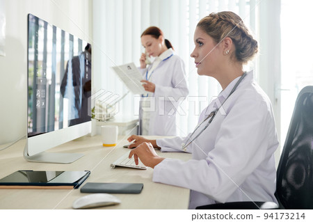 Research scientist working on computer in medical office, analysizt results of clinic tests and working on new medicine Research scientist working on computer in medical office, analysizt results of clinic tests and working on new medicine 94173214