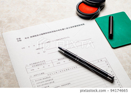 與稅務相關的各種申請表和通知表 業務場景圖像 94174665
