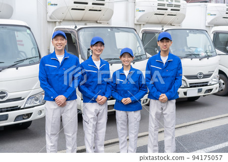 由團隊支持的快遞員 94175057