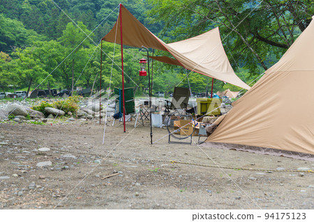 [Auto camp while looking at the Doshi River at the auto campsite] 94175123