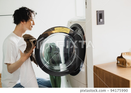 單身男人洗衣服 94175990