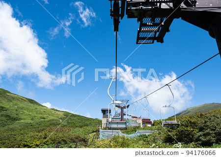 Take the Mt. Gassan lift to Mt. Gassan, one of the 100 famous mountains, and use it for summer skiing and trekking. Take the Mt. Gassan lift to Mt. Gassan, one of the 100 famous mountains, and use it for summer skiing and trekking. 94176066