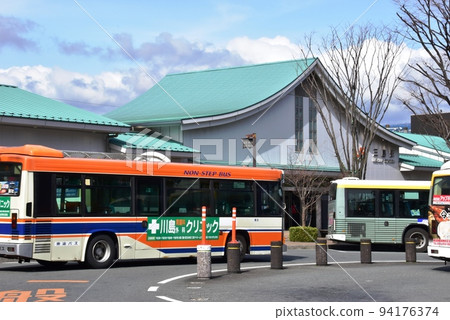靜岡縣三島市 JR 三島站南口、車站前環線和公共汽車 94176374